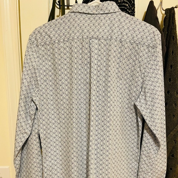 BRAND NEW DRESS UP/ CASUAL DENIM & FLOWERS BUTTON UP! Absolute FIRE——— ⚡️💥⚡️ - Picture 4 of 4